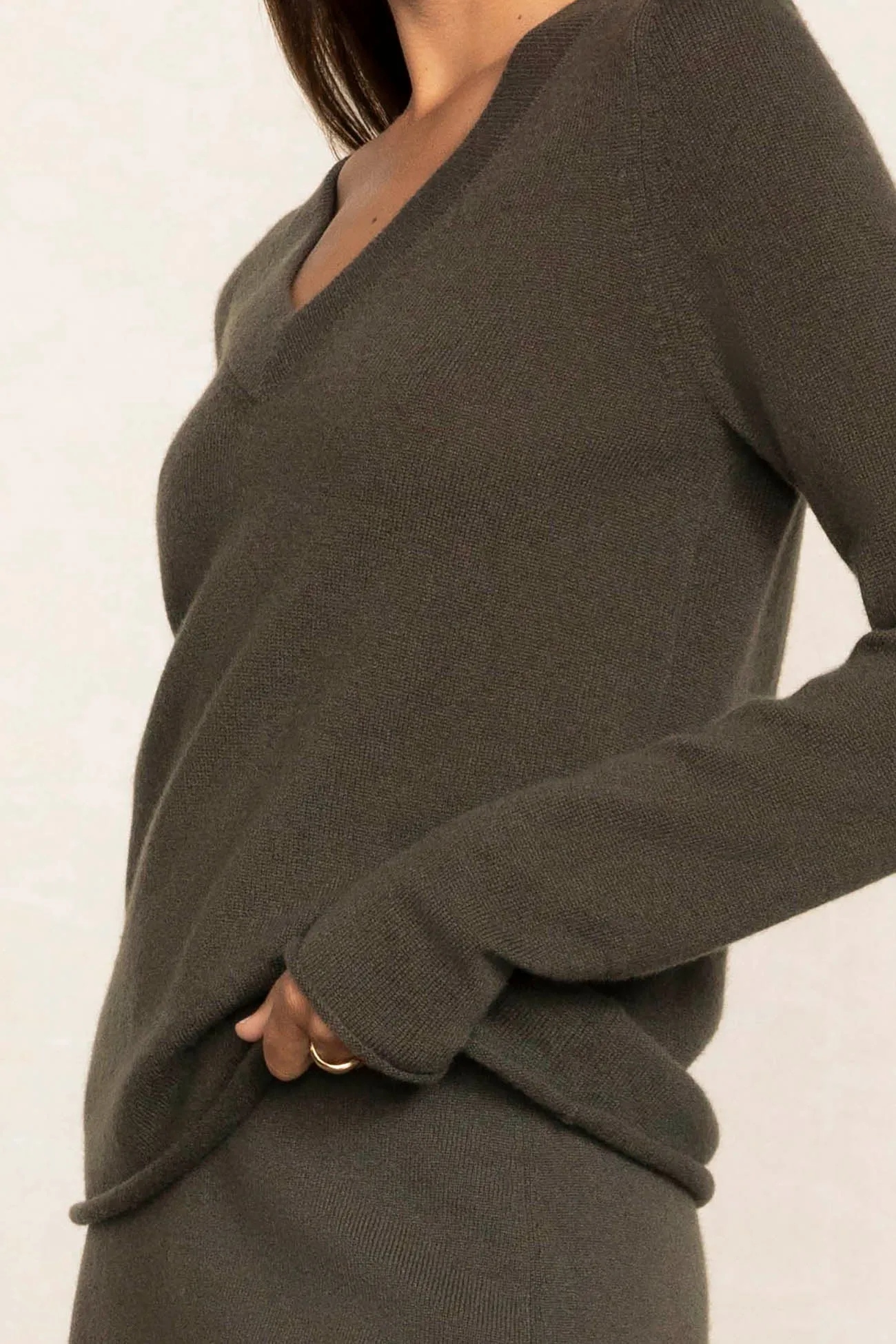 HANNAH CASHMERE V-NECK SWEATER