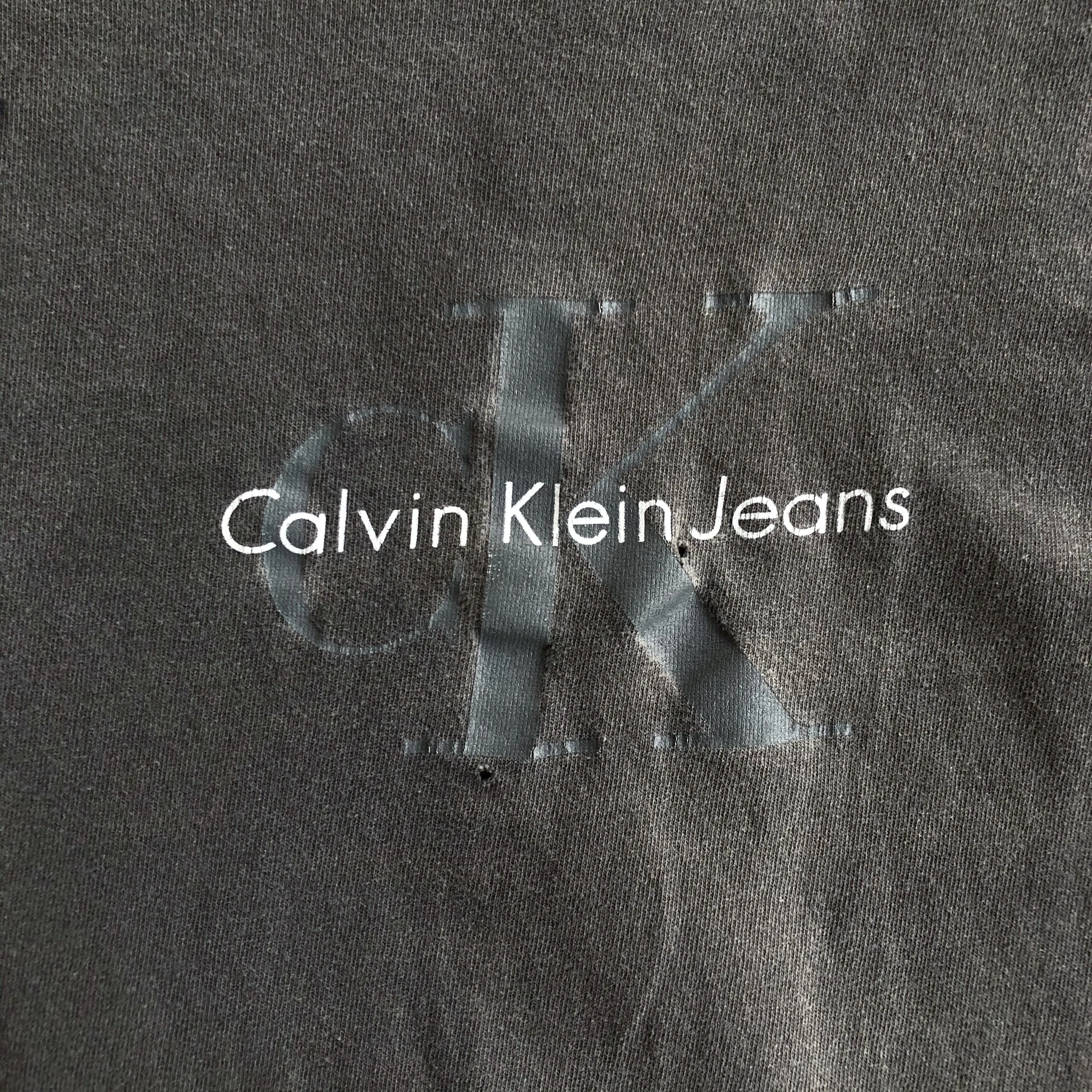 VINTAGE DISTRESSED CALVIN KLEIN TEE